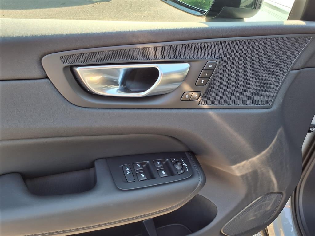 2025 Volvo XC60 Plus