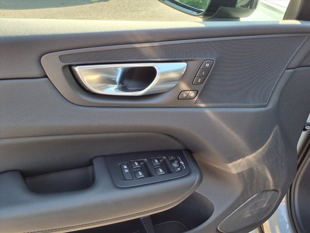 2025 Volvo XC60 Plus